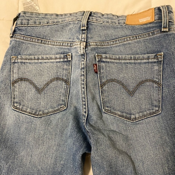 Levi’s Shaping High Rise Skinny Jeans - Picture 5 of 6